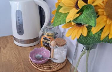 Whole Annexe in our family home & private entrance - Foto 2