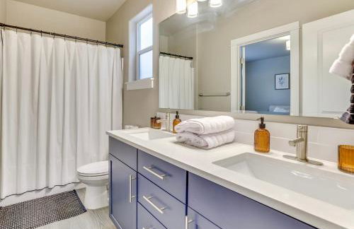 North End blue -Hot Tub - Fire Pit - Downtown -4BR - Photo 24