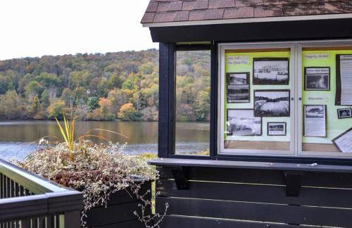 Dancing Doe Estate - Delaware Valley Escape with Wood Stove and Hot Tub - Foto 44