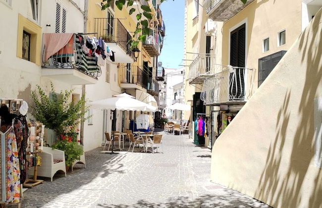 Ischia Ponte Romantic Apartment in the Historical Center and Near the sea - Foto 21