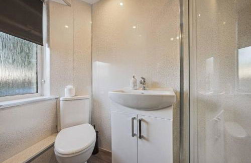 Large Terraced Home with Parking - Foto 9