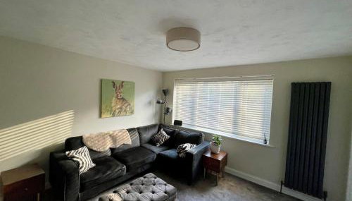 3BR, Sleeps 5, Free Parking, Fast WiFi, Near M62 & Leeds - Foto 2