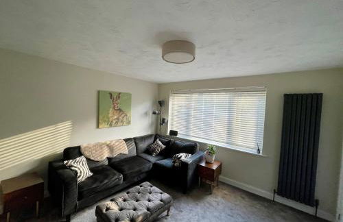 3BR, Sleeps 5, Free Parking, Fast WiFi, Near M62 & Leeds - Foto 2
