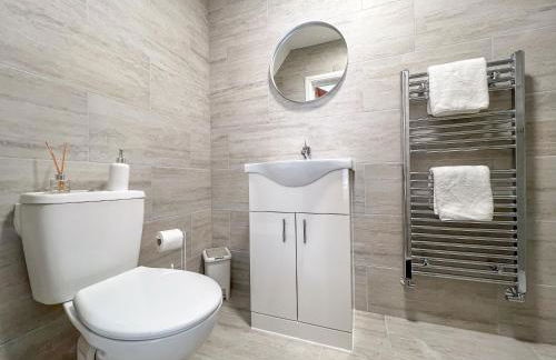 Heartland House, 7 Spacious Bedrooms Sleeps 4 plus, near NEC, JLR,BHX - Foto 34