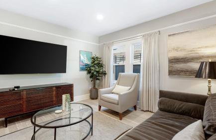 Luxe Backyard Oasis w/ Hot Tub Chic Design South Park Sanctuary - Foto 9