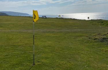 Bay - Brambles Chine, Colwell Bay - 5 star WiFi - Short walk to The Hut and beach - 1 night stays available - Ferry offers - Photo 23