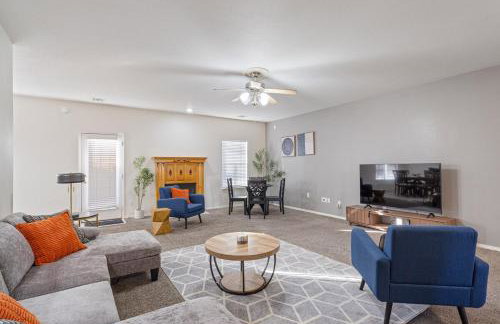 Spacious 6 bed Bentonville House, Sleeps 12, Smart TVs, Wi-Fi - Foto 2