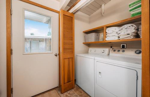 Midcentury home, private beach. large great room - Foto 21