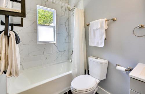 High Point Vacation Rental with Private Deck and Yard! - Foto 16