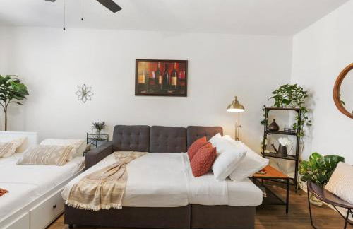 Convenient & Inviting - Fully-Equipped 2BD Condo - Foto 18