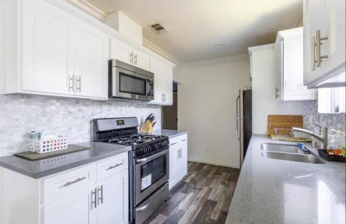 Cheerful 5BR house with parking near USC - Photo 27