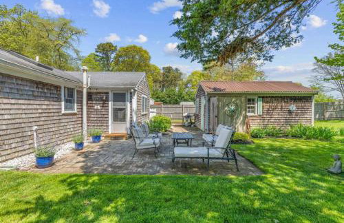 Cottage Oasis by Lake with Kayaks Fire Pit and a Huge Yard - Foto 21