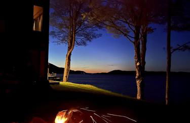 Luxury Lake Memphremagog Loft - 2 Bedrooms Water Views Firepit & Dock near Jay Peak - Foto 3