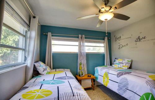 Retro-Inspired Stay BBQ Patio Close to Downtown - Foto 13