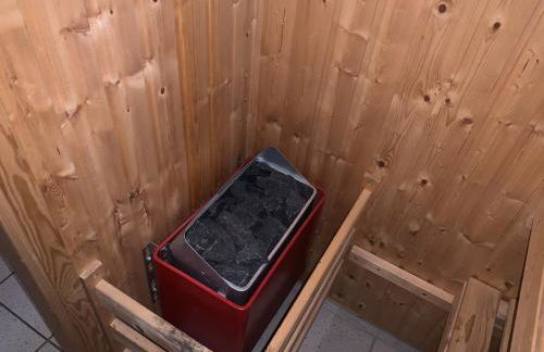 Im Herzen von Wiesdorf- Blick auf das BAYER-KREUZ -Appartement mit 2 Schlafzimmern & 3 Betten-für 4 Personen -Zentral gelegen - Friedrich Ebert Platz 5a , 4te Etage -kein Aufzug -Lift- Dachterrasse und Sauna - Kaution Pflicht - - Foto 7