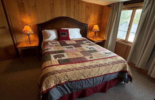 Charming Montana Bungalow with Madison River Views, Steps from Main Street in Ennis, MT - Foto 28