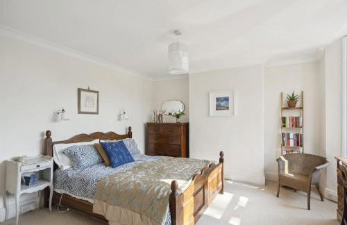 Beautiful Victorian Home on Peaceful Green Square - Foto 16