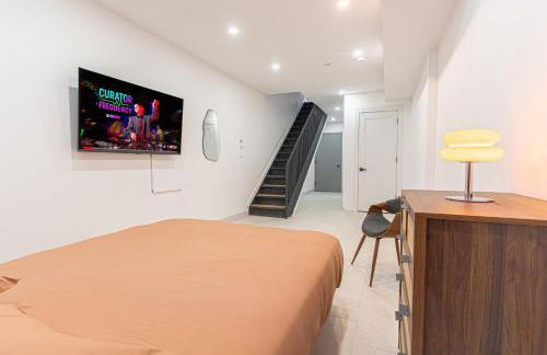 Bright Studio Duplex with Private Backyard - Foto 20