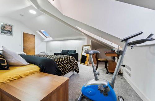 Exquisite 2-Bedroom Penthouse-Sleeps 7-Free Parking with Workspace & High-Speed WiFi - Foto 20
