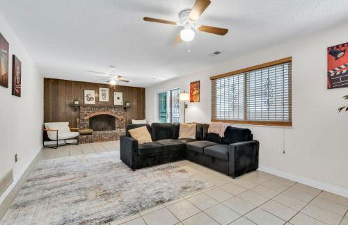 6BD Near DT - BBQ Grill, Games & Football Fun - Photo 35