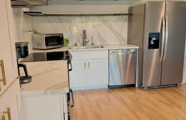 Echo Lake view condo - newly renovated - centrally located - Photo 13