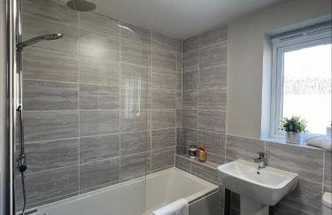 Ultra Modern large 4 bed executive home Durham - Photo 29