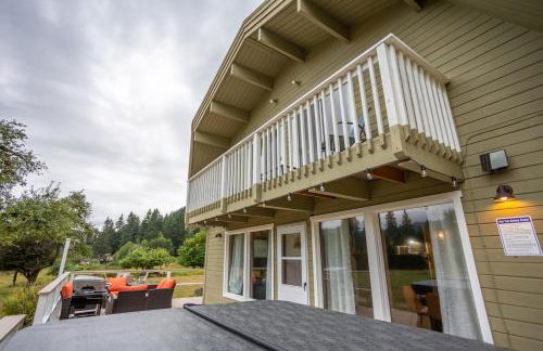 Mt Rainier!Best place to stay with family and friends! Sleeps10!4B 2B Home! Hottub!PondView!Paradise! - Foto 34