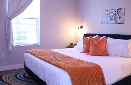 Luxe King Suite, Cozy Sectional, Gym, Pool, Amp - Photo 19