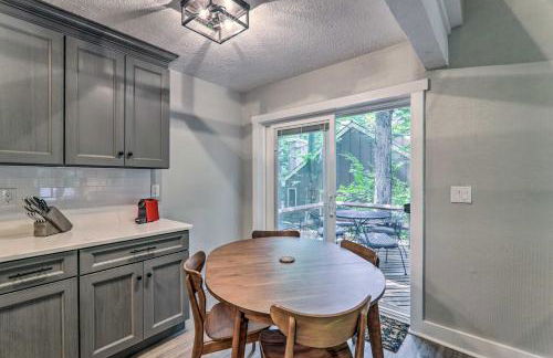 Unwind Fireside and Walk to Slopes! Poconos Getaway - Foto 9