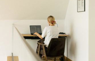 Rumiane pola - stodoła na Mazurach z widokiem na jezioro - Foto 27