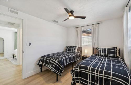 Elegant Largo Retreat, Sleeps 8, 10 Mins to Beach - Foto 34