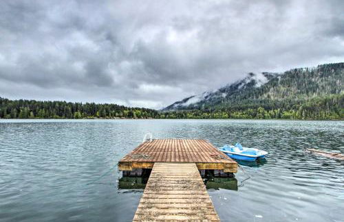 Lakefront Eatonville Cabin with Dock and Mtn Views! - Foto 2