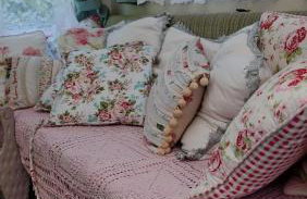 Kitty Unique 60s Caravan set in Pretty Garden - Foto 14