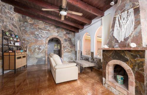 Home2Book Quiet Villa with Private Pool - Photo 8