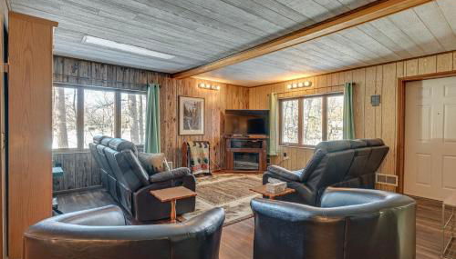 Lakefront Townsend Cabin with Fire Pit and Dock! - Foto 2