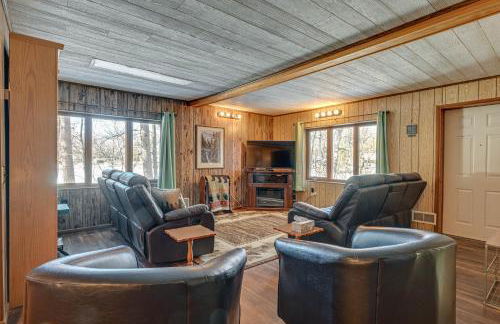 Lakefront Townsend Cabin with Fire Pit and Dock! - Foto 2