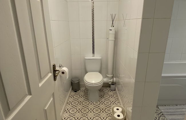 Studio - Sleeps 2 - Pets - Terrace - Parking - Photo 9