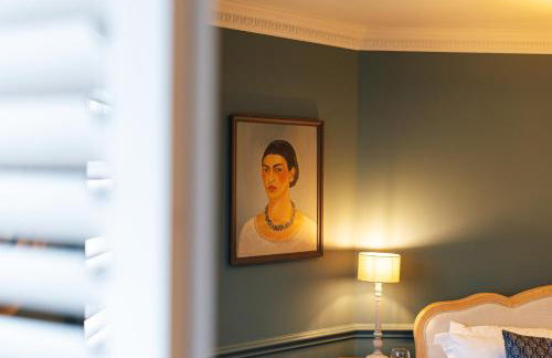 Central Whitchurch - Lowcross House Guest Bedroom 1 - Photo 13