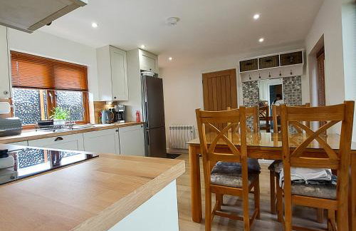 Meadow View Apartments are 2 and 3 bedroomed with private parking - Foto 44