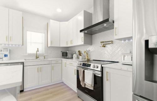 New Modern Updated Secure and Private Home - Foto 15