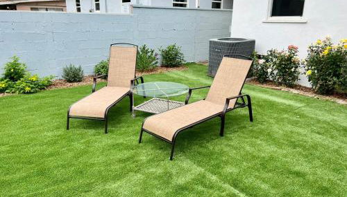 Cozy 3BR Home With Pool, Yard, Garage, and 80 inch TV! - Foto 4