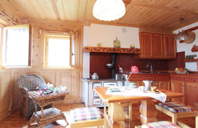 Belvilla by OYO Hilltop Chalet in Lamon With Views - Foto 16