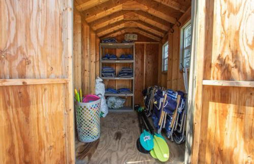 Beautiful Home 30 Feet from the Sand at Spofford Lake! - Foto 63