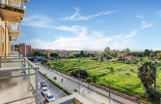 City Apartment w/ Balcony - Foto 1