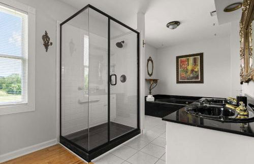 Colonial Manor - Photo 32