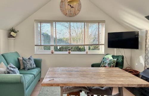 One bed Character Cottage with Parking and Garden - Photo 18