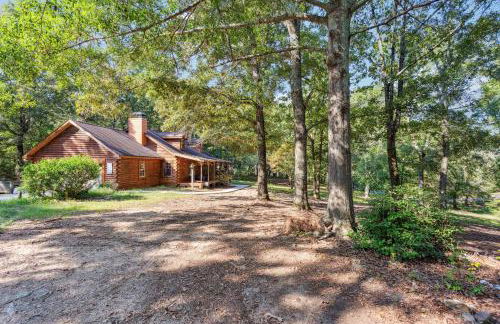 Cabin Bliss - Just 1 Mile from Lake Lanier - Foto 40