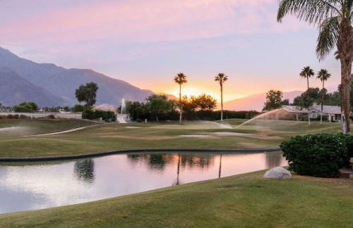 Luxe Palm Springs Villa- Sunset Oasis Private Heated Pool & Spa on Golfcourse - Foto 28