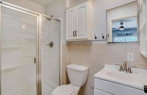 Comfy, contemporary quiet retreat vacation home with views - Foto 6