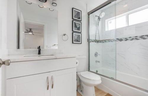 Serene Luxe Residence near Rose Bowl - Photo 21